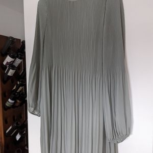 Wilfred *BRAND NEW - NEVER WORN* light sage green midi dress
